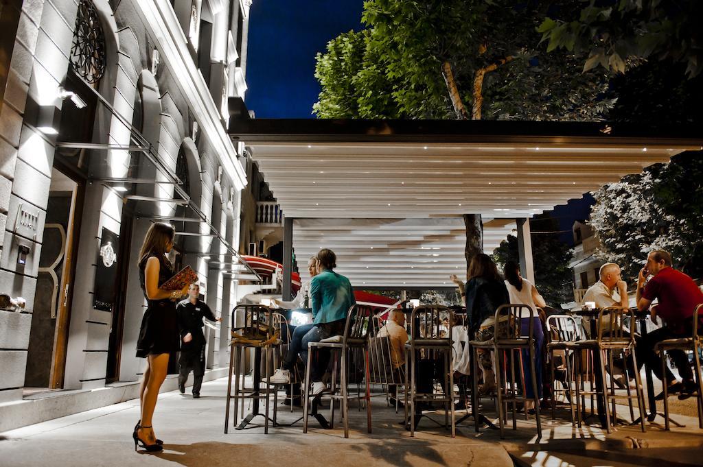Hotel Hemera Podgorica Exterior foto The bar at the Hotel Excelsior